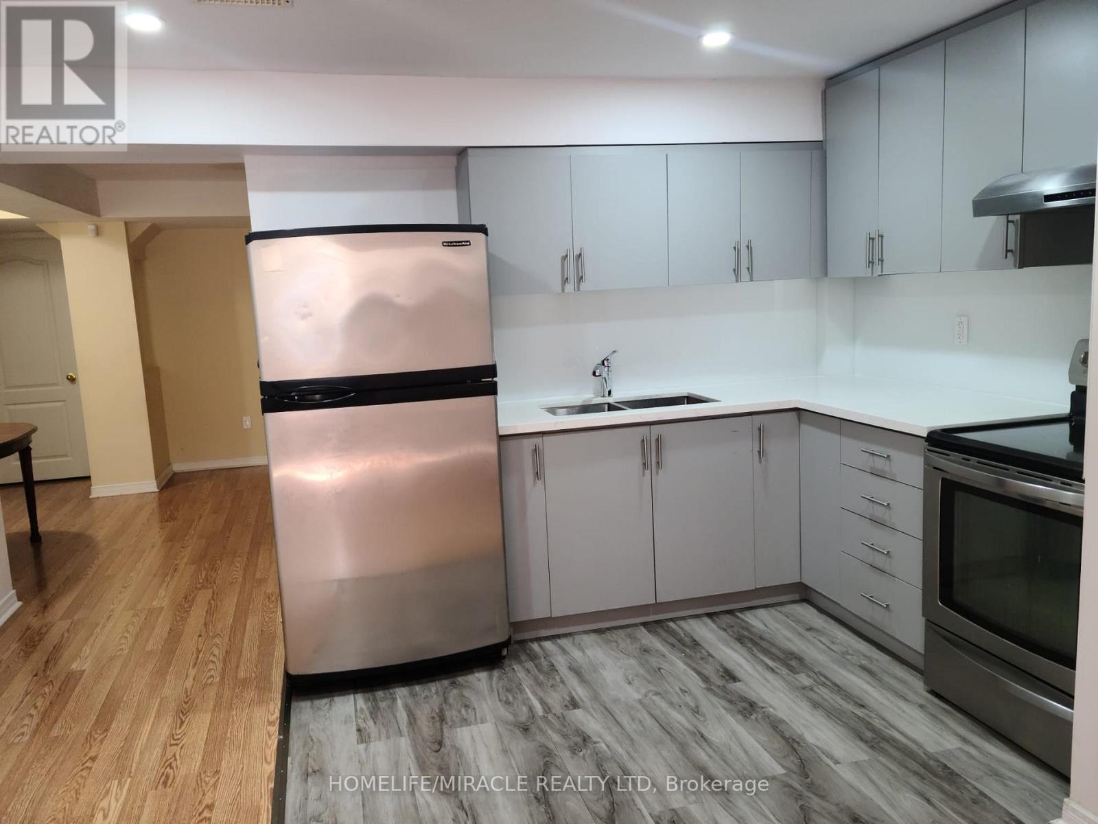 36 Legend Lane, Brampton, Ontario  L6X 5B5 - Photo 9 - W12410815