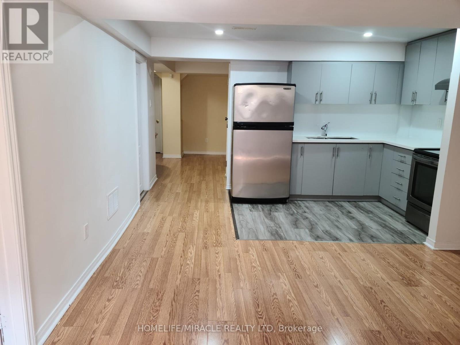 36 Legend Lane, Brampton, Ontario  L6X 5B5 - Photo 7 - W12410815