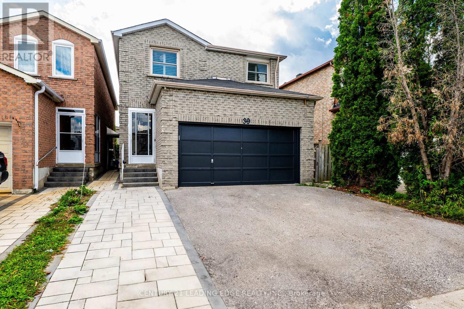 39 Lavron Court, Markham, Ontario  L3S 2N8 - Photo 2 - N12410928