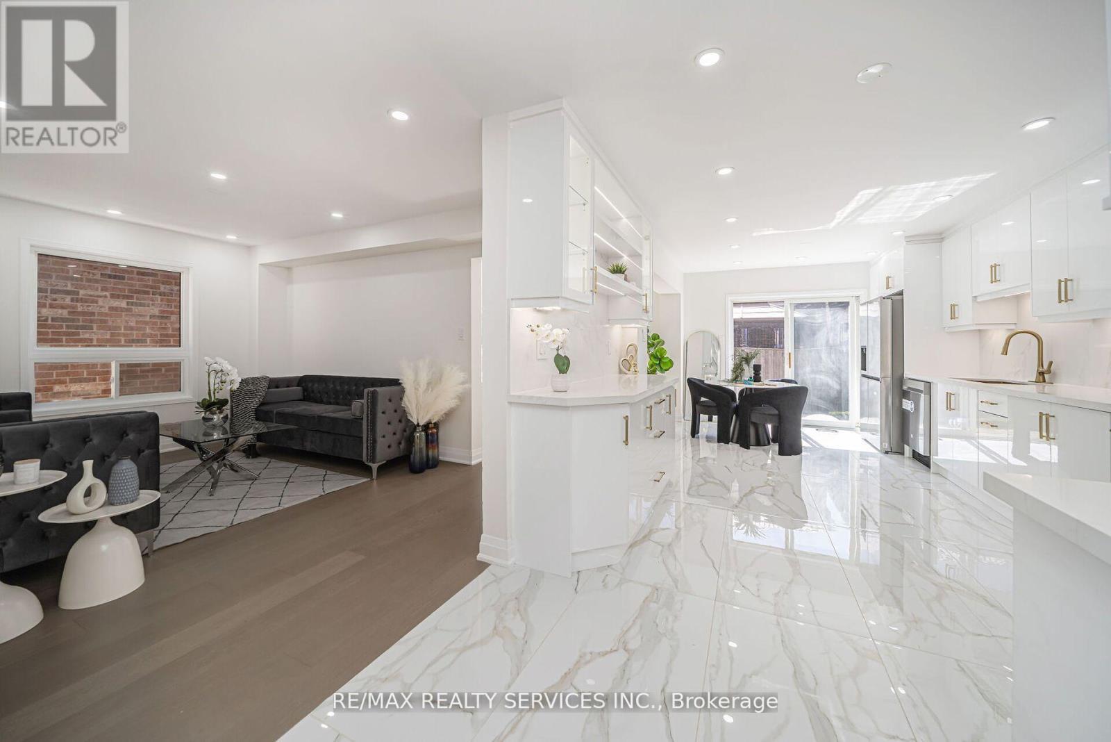 10 Linderwood Drive, Brampton, Ontario  L7A 1R7 - Photo 11 - W12410905