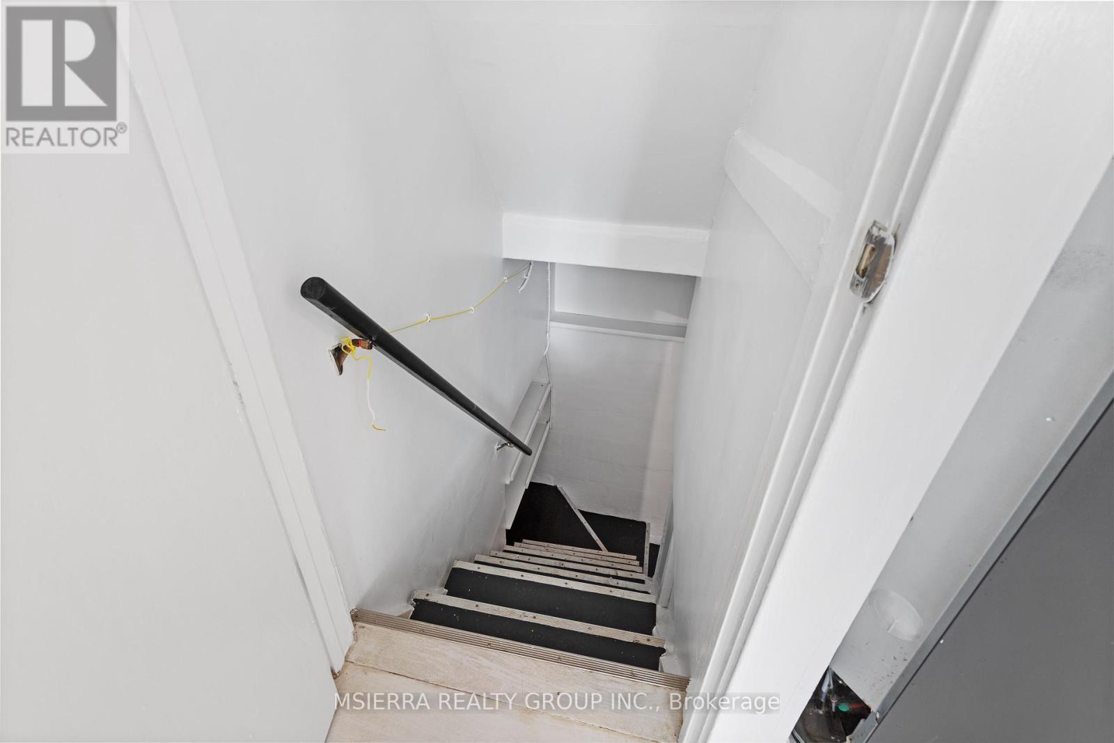59 Hamilton Street, St. Catharines, Ontario  L2S 1K8 - Photo 12 - X12410919