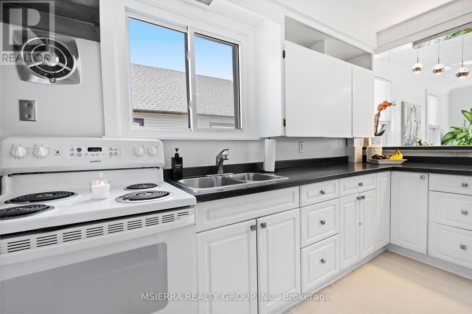 59 Hamilton Street, St. Catharines, Ontario  L2S 1K8 - Photo 13 - X12410919