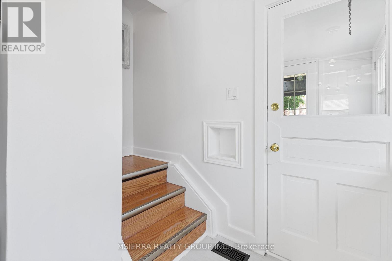 59 Hamilton Street, St. Catharines, Ontario  L2S 1K8 - Photo 14 - X12410919
