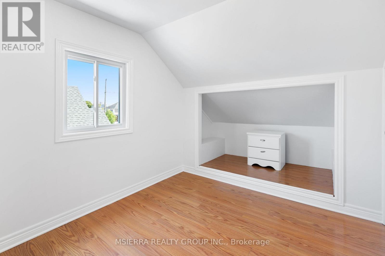 59 Hamilton Street, St. Catharines, Ontario  L2S 1K8 - Photo 15 - X12410919