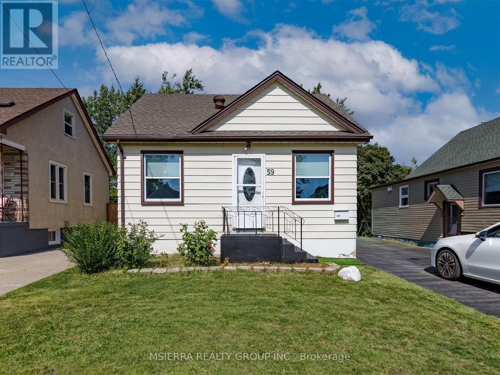 59 Hamilton Street, St. Catharines, Ontario  L2S 1K8 - Photo 2 - X12410919
