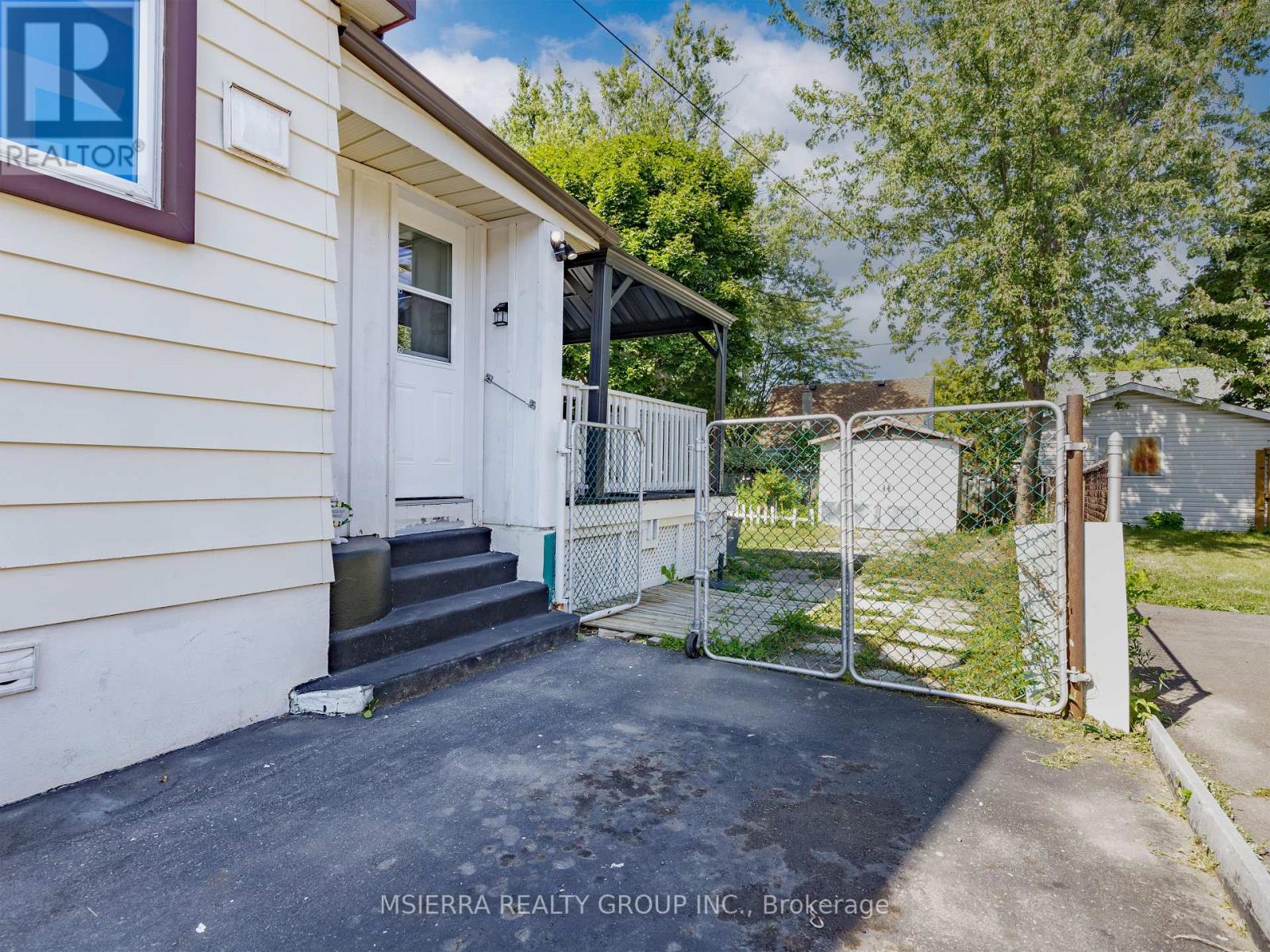59 Hamilton Street, St. Catharines, Ontario  L2S 1K8 - Photo 23 - X12410919