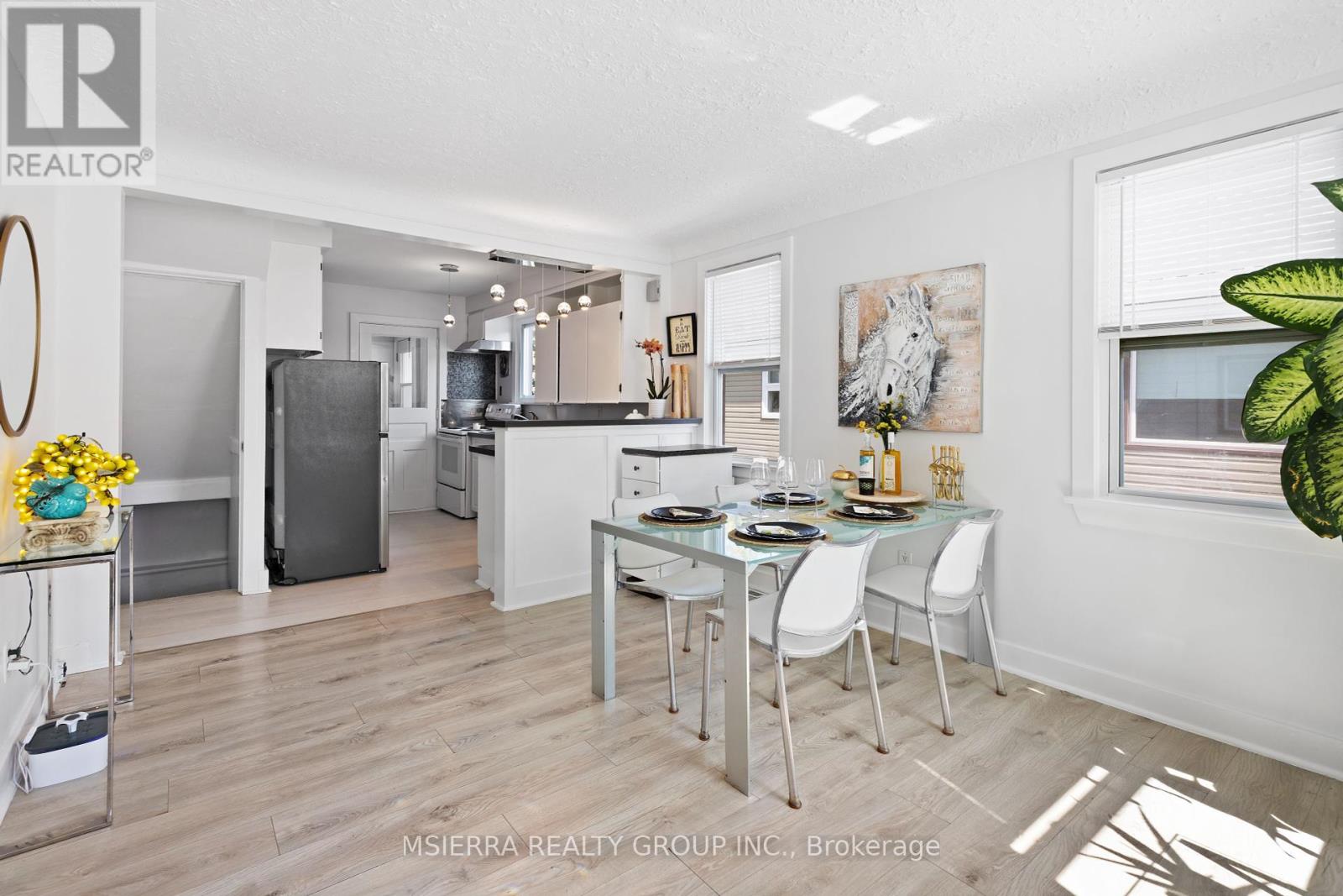 59 Hamilton Street, St. Catharines, Ontario  L2S 1K8 - Photo 4 - X12410919