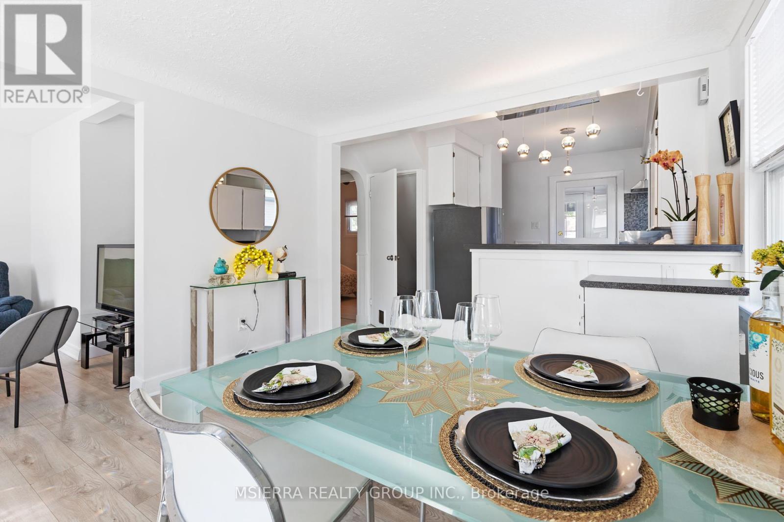 59 Hamilton Street, St. Catharines, Ontario  L2S 1K8 - Photo 6 - X12410919