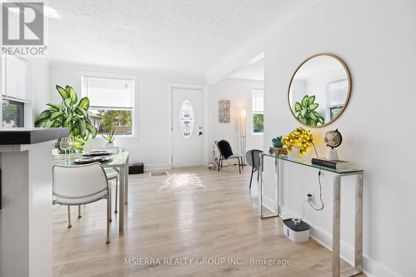 59 Hamilton Street, St. Catharines, Ontario  L2S 1K8 - Photo 7 - X12410919