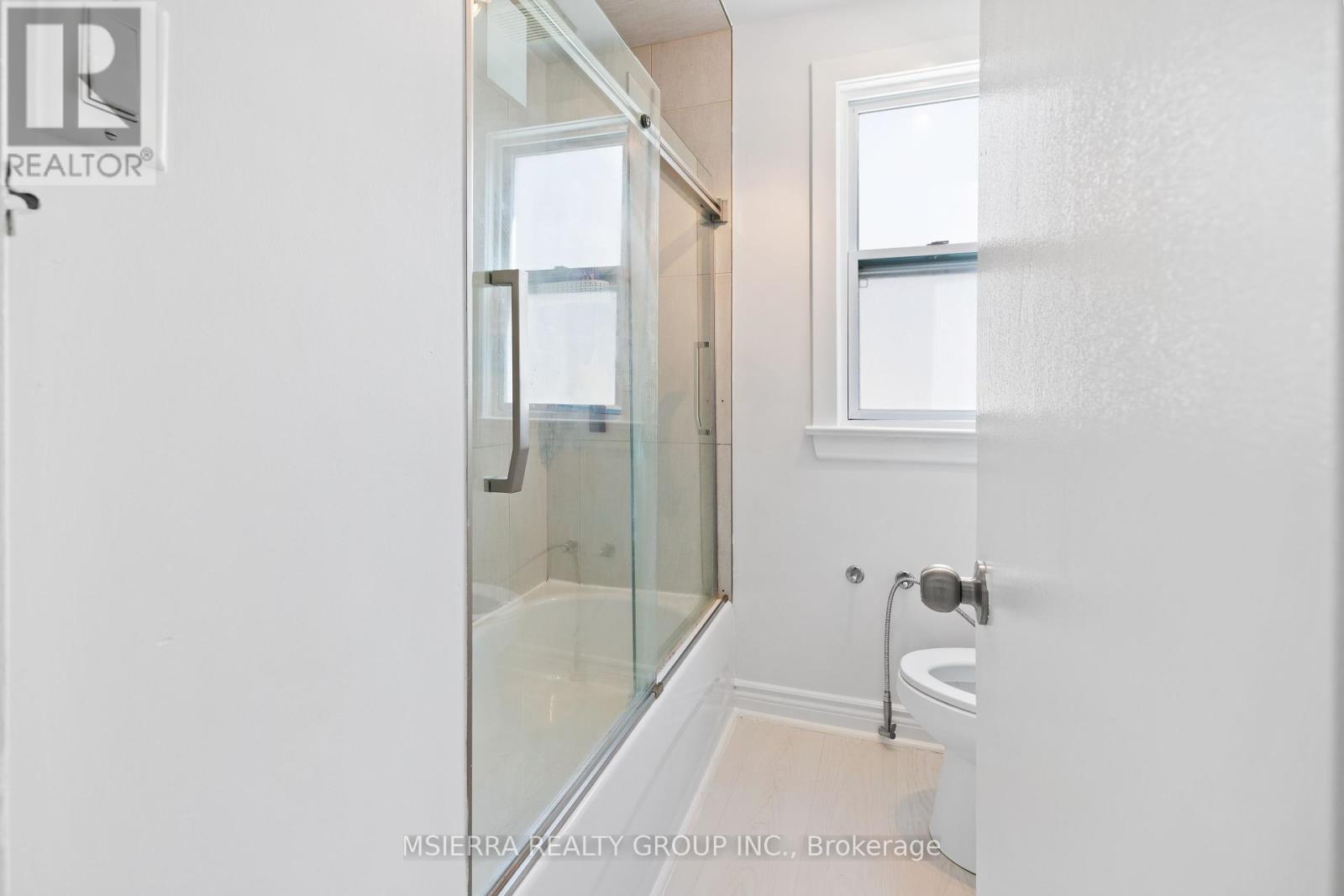 59 Hamilton Street, St. Catharines, Ontario  L2S 1K8 - Photo 9 - X12410919