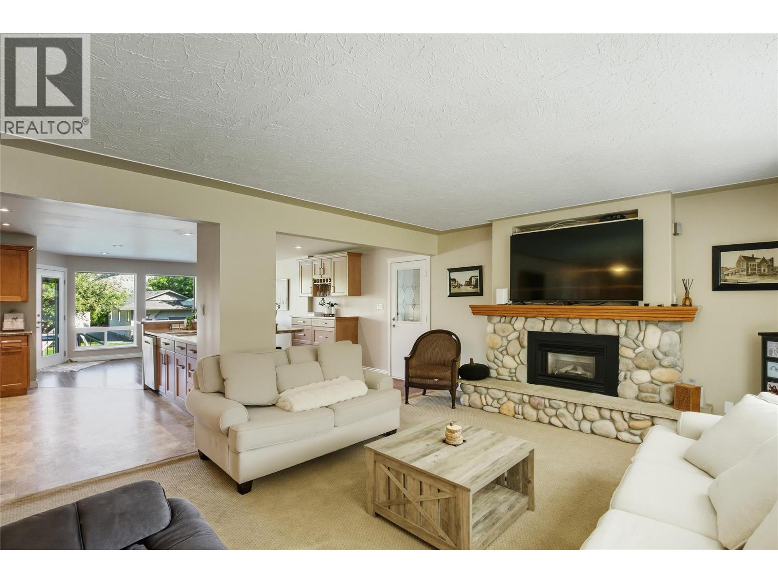 5996 Todd Hill Crescent, Kamloops, British Columbia  V2C 4X8 - Photo 8 - 10357984