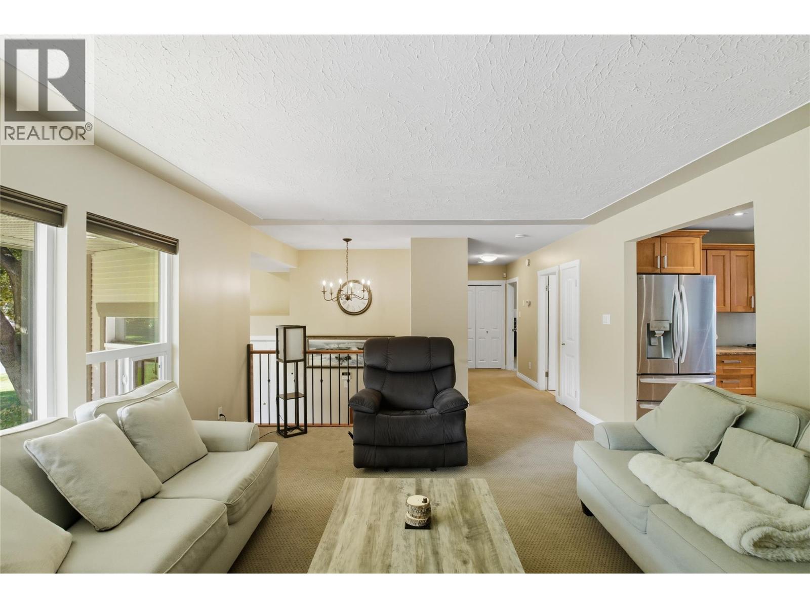 5996 Todd Hill Crescent, Kamloops, British Columbia  V2C 4X8 - Photo 9 - 10357984