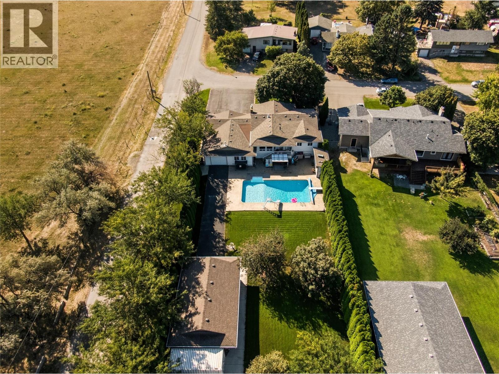 5996 Todd Hill Crescent, Kamloops, British Columbia  V2C 4X8 - Photo 3 - 10357984