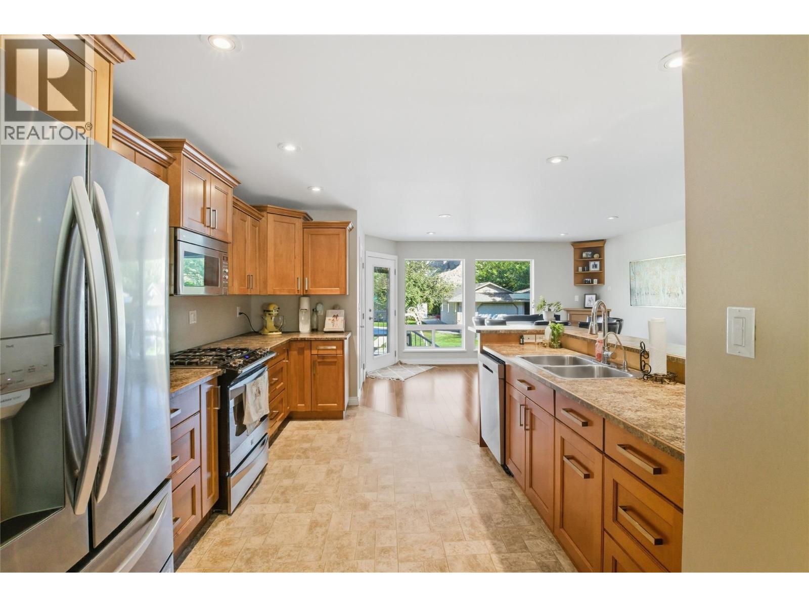 5996 Todd Hill Crescent, Kamloops, British Columbia  V2C 4X8 - Photo 12 - 10357984