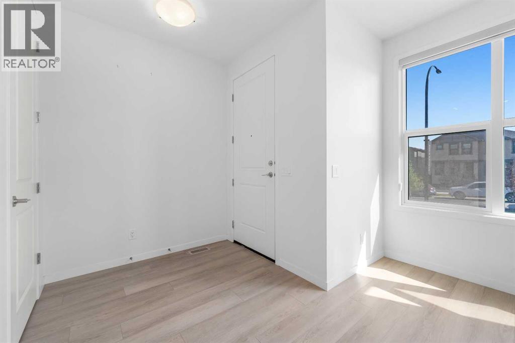 21 Edith Gate Nw, Calgary, Alberta  T3R 1Z3 - Photo 4 - A2257638