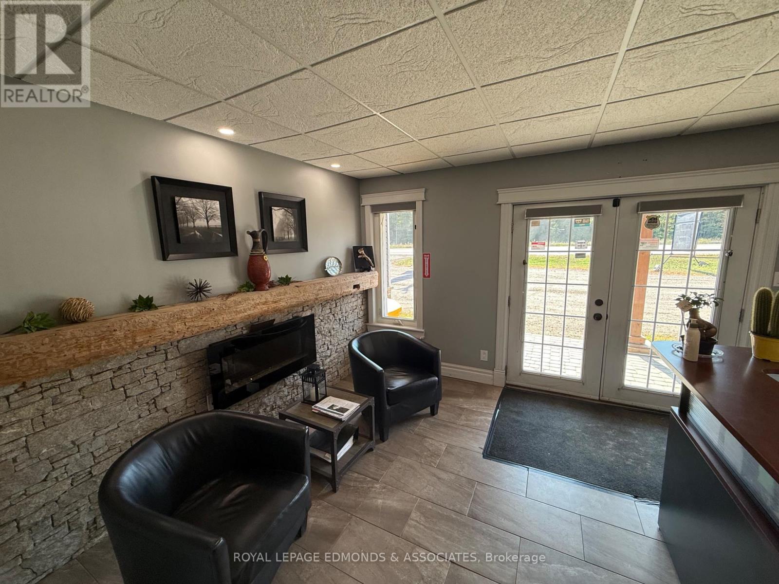2551 Petawawa Boulevard, Petawawa, Ontario  K8H 1Y6 - Photo 8 - X12398644