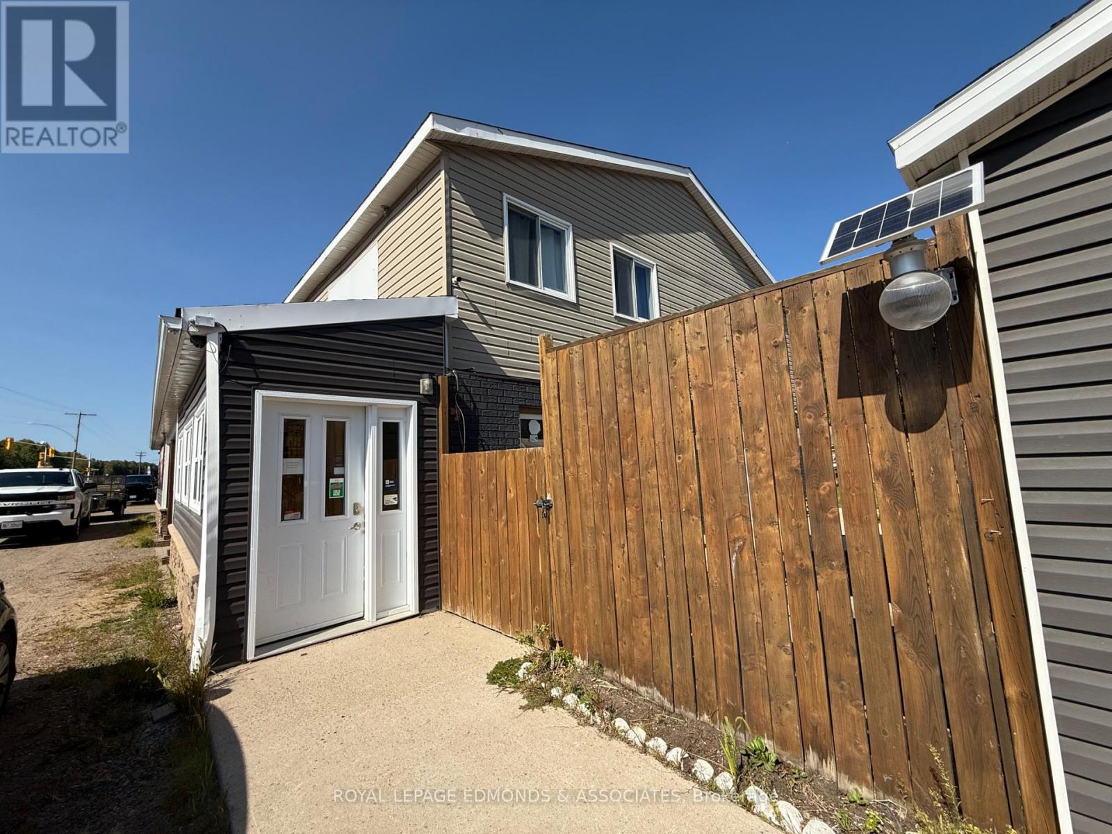 2551 Petawawa Boulevard, Petawawa, Ontario  K8H 1Y6 - Photo 4 - X12398644