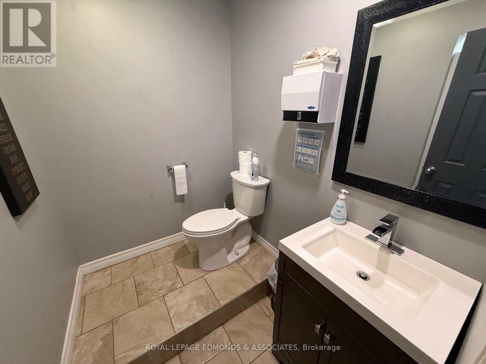 2551 Petawawa Boulevard, Petawawa, Ontario  K8H 1Y6 - Photo 10 - X12398644
