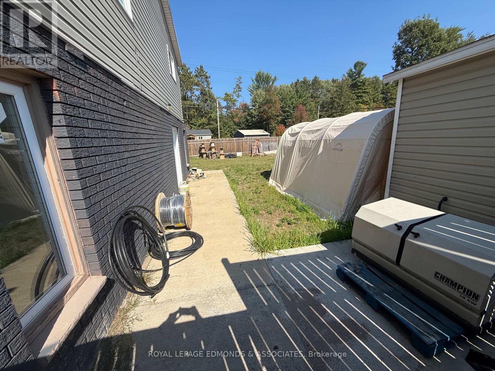 2551 Petawawa Boulevard, Petawawa, Ontario  K8H 1Y6 - Photo 5 - X12398644