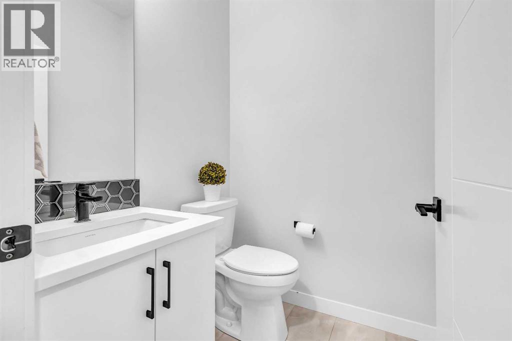 53 Amblehurst Gardens Nw, Calgary, Alberta  T3P 1Z9 - Photo 3 - A2257851