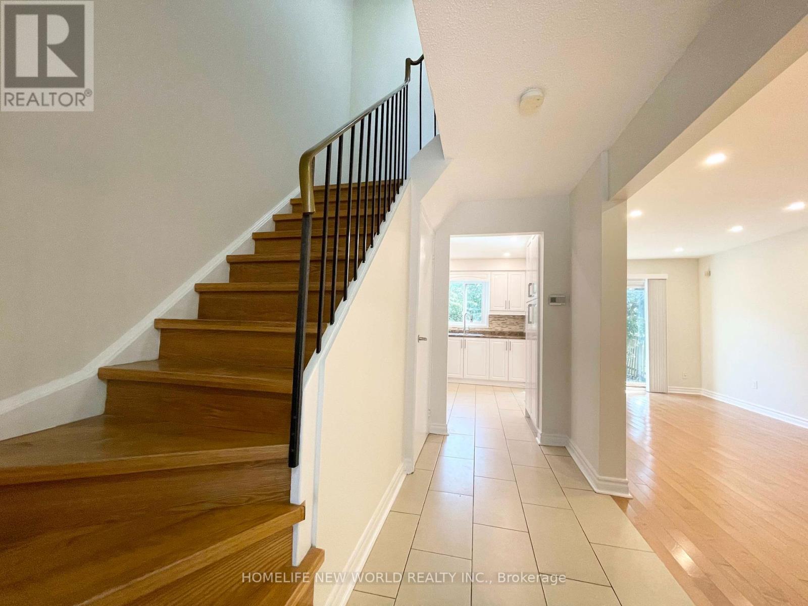 15 Duxford Crescent, Markham, Ontario  L3R 7B1 - Photo 3 - N12410936
