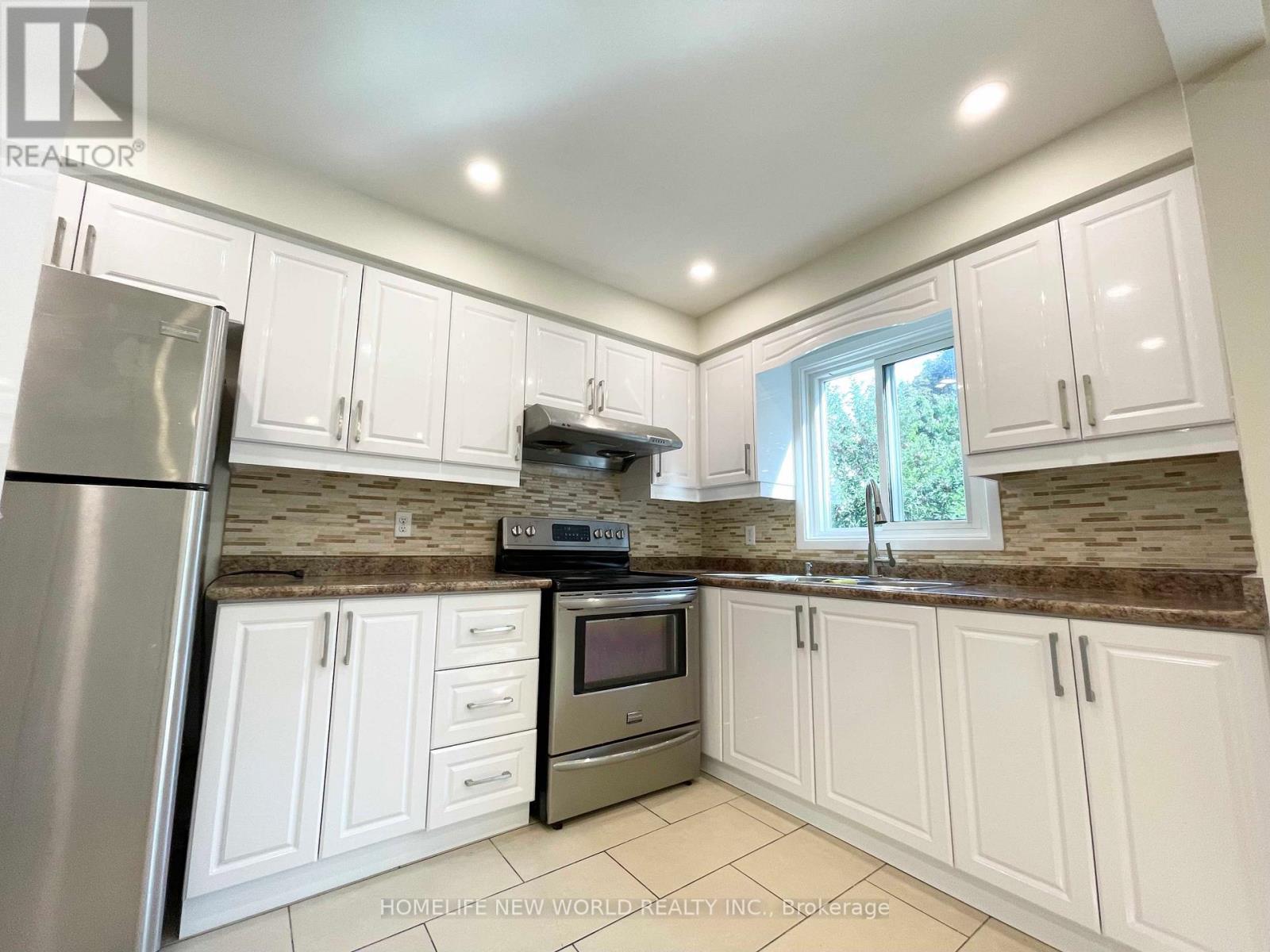 15 Duxford Crescent, Markham, Ontario  L3R 7B1 - Photo 4 - N12410936