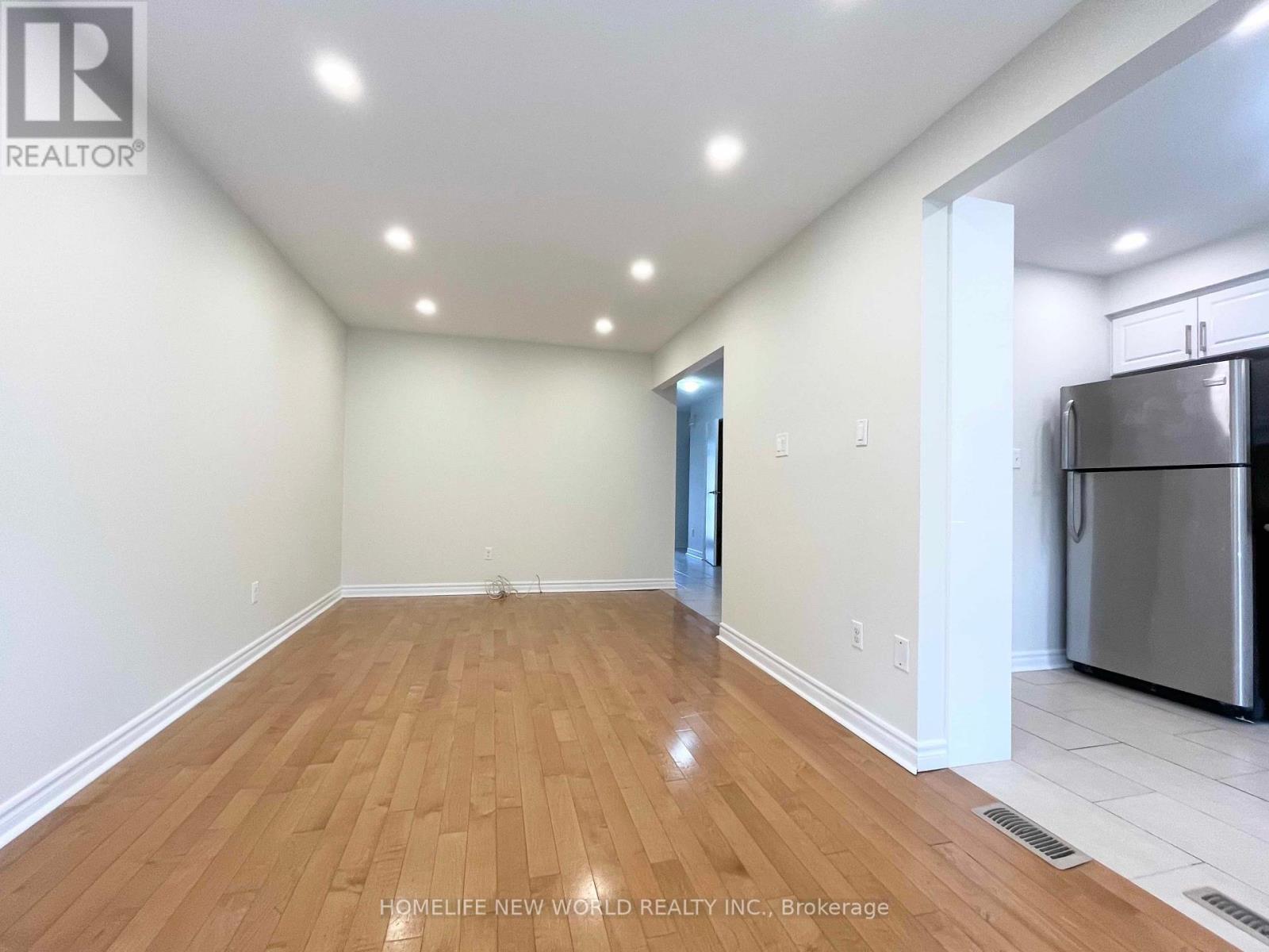 15 Duxford Crescent, Markham, Ontario  L3R 7B1 - Photo 9 - N12410936
