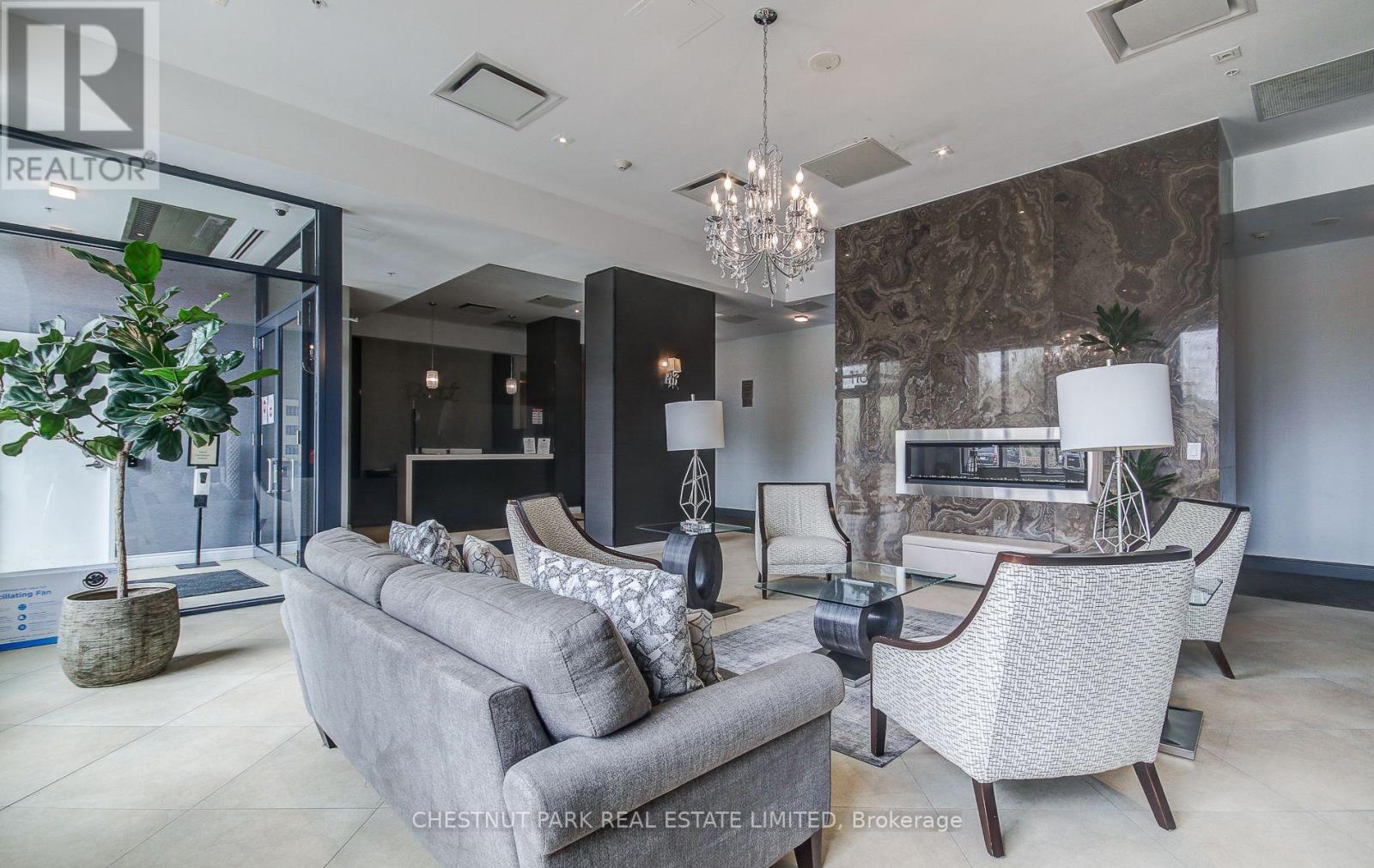 109 - 11611 Yonge Street, Richmond Hill, Ontario  L4E 1G2 - Photo 4 - N12410947