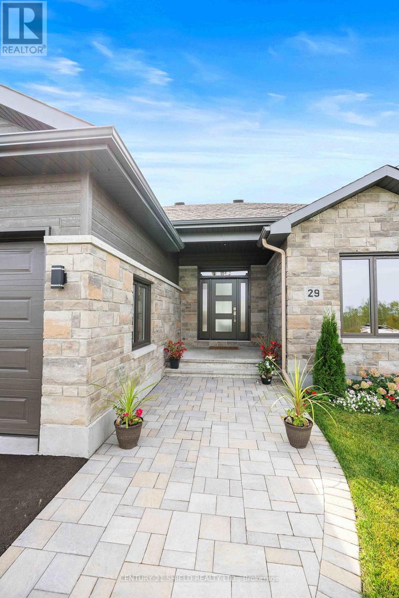 29 Whitetail Avenue, Cornwall, Ontario  K0C 1P0 - Photo 10 - X12404997