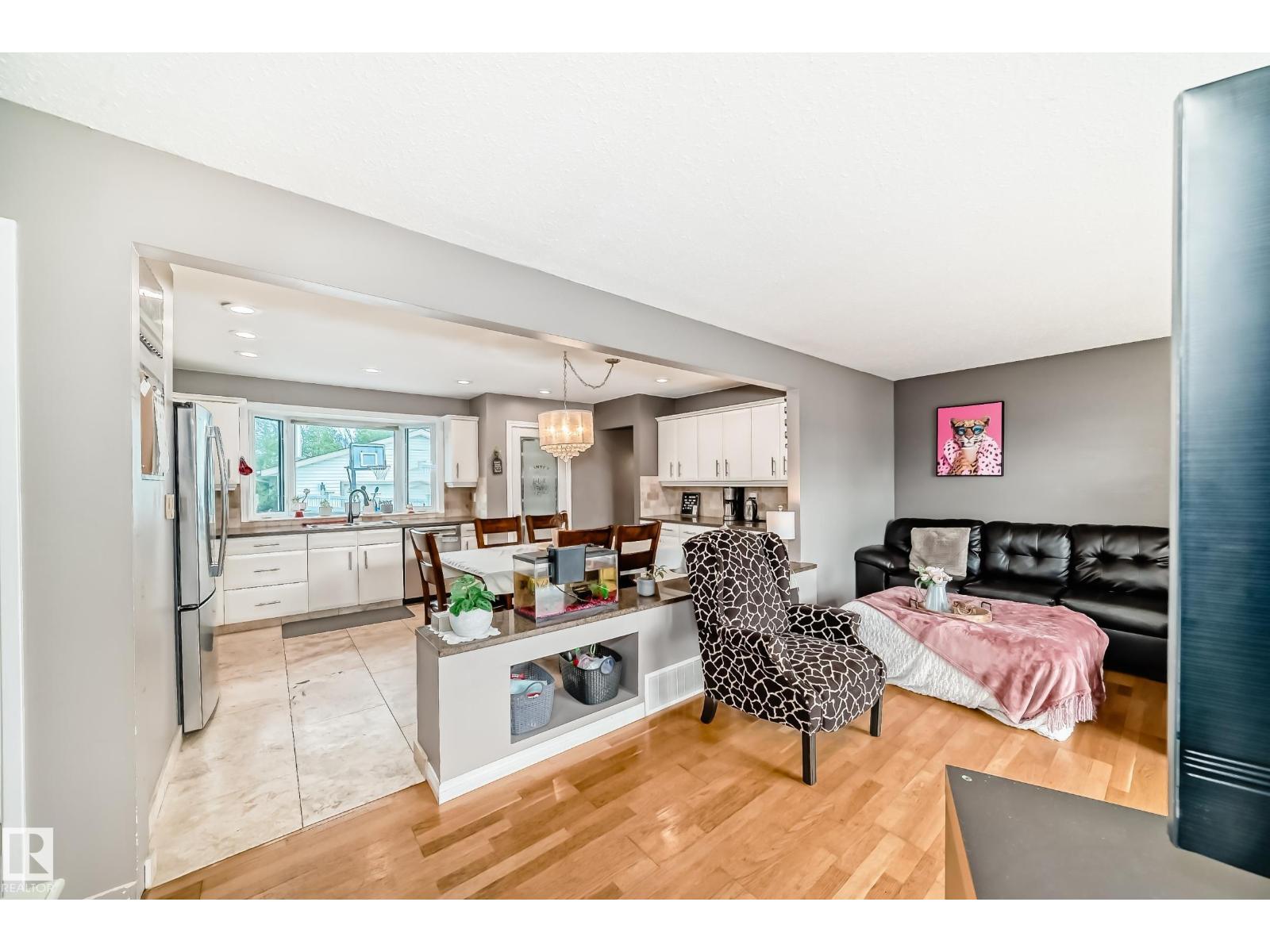 352 Huffman Cr Nw, Edmonton, Alberta  T5A 4C8 - Photo 9 - E4445837