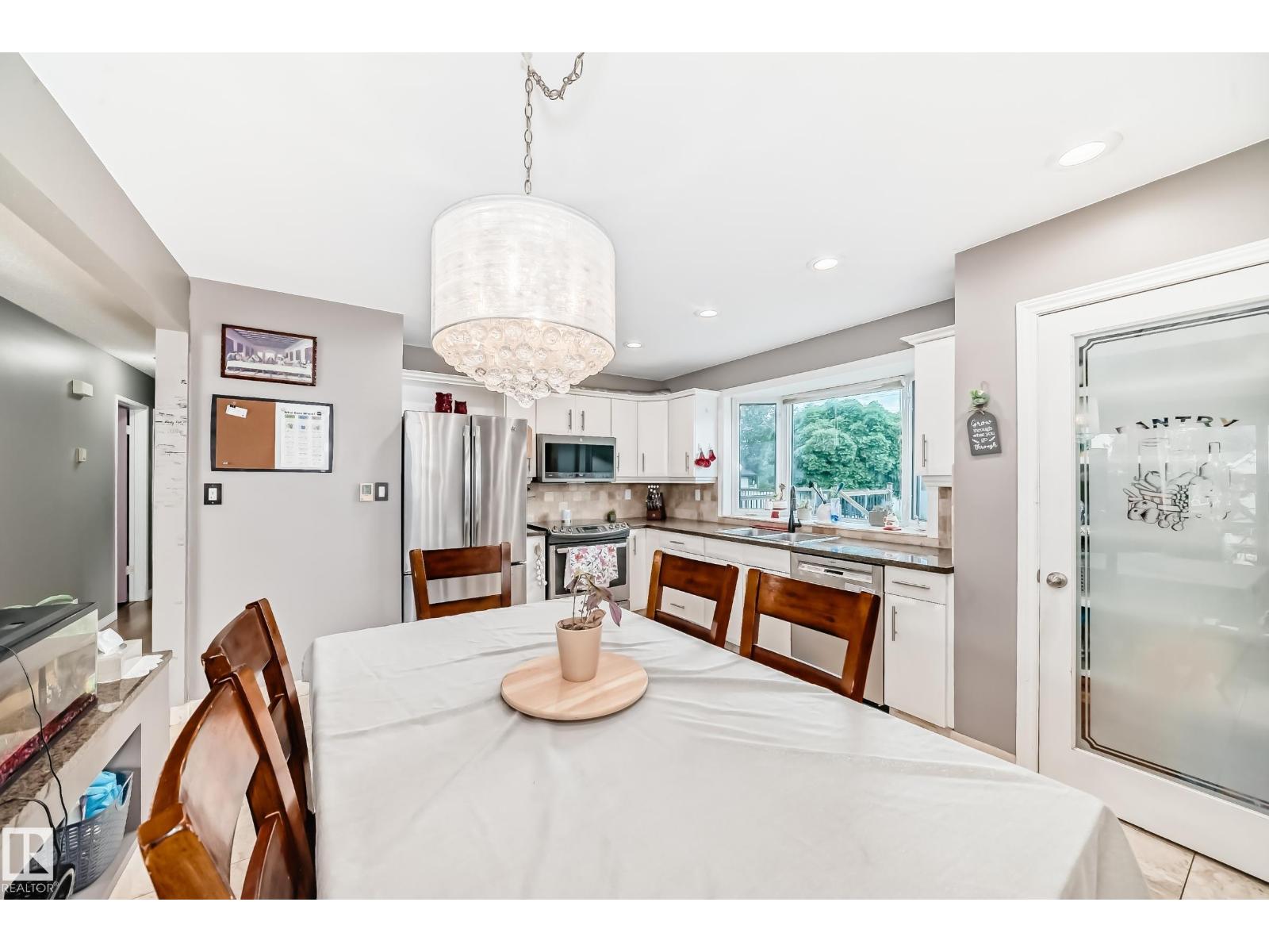 352 Huffman Cr Nw, Edmonton, Alberta  T5A 4C8 - Photo 7 - E4445837