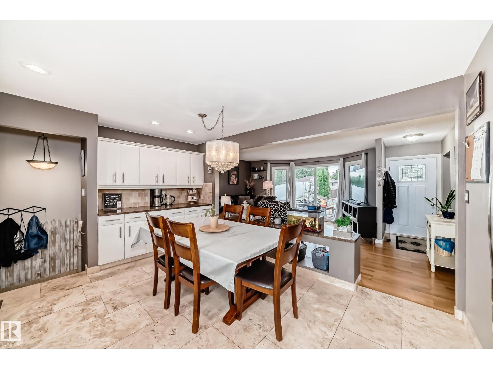 352 Huffman Cr Nw, Edmonton, Alberta  T5A 4C8 - Photo 5 - E4445837