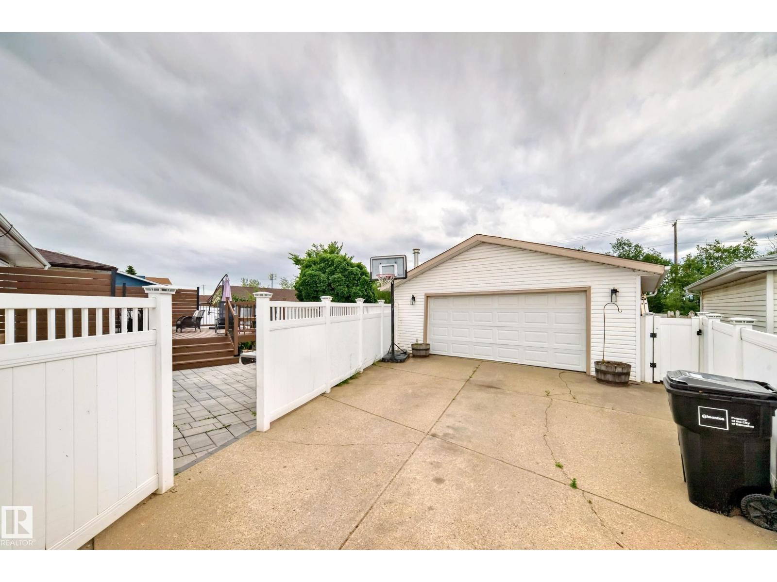 352 Huffman Cr Nw, Edmonton, Alberta  T5A 4C8 - Photo 31 - E4445837