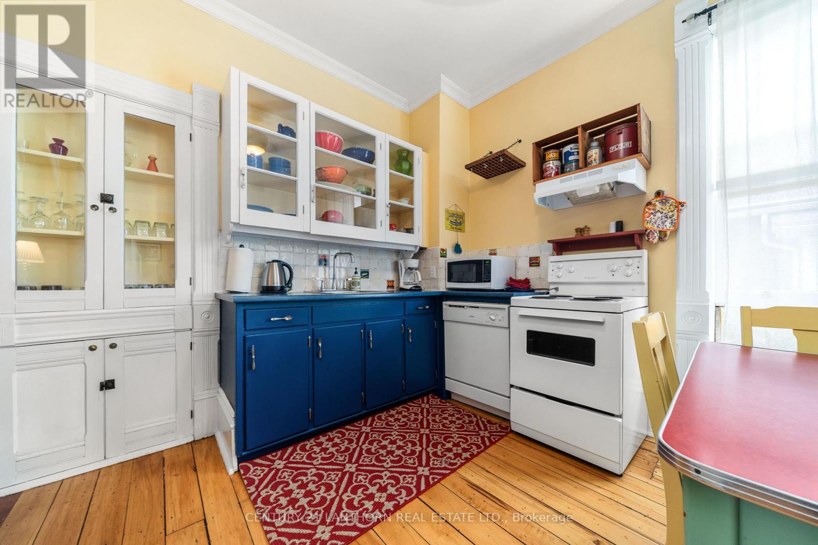 56 Mary Street, Prince Edward County, Ontario  K0K 2T0 - Photo 12 - X12410982