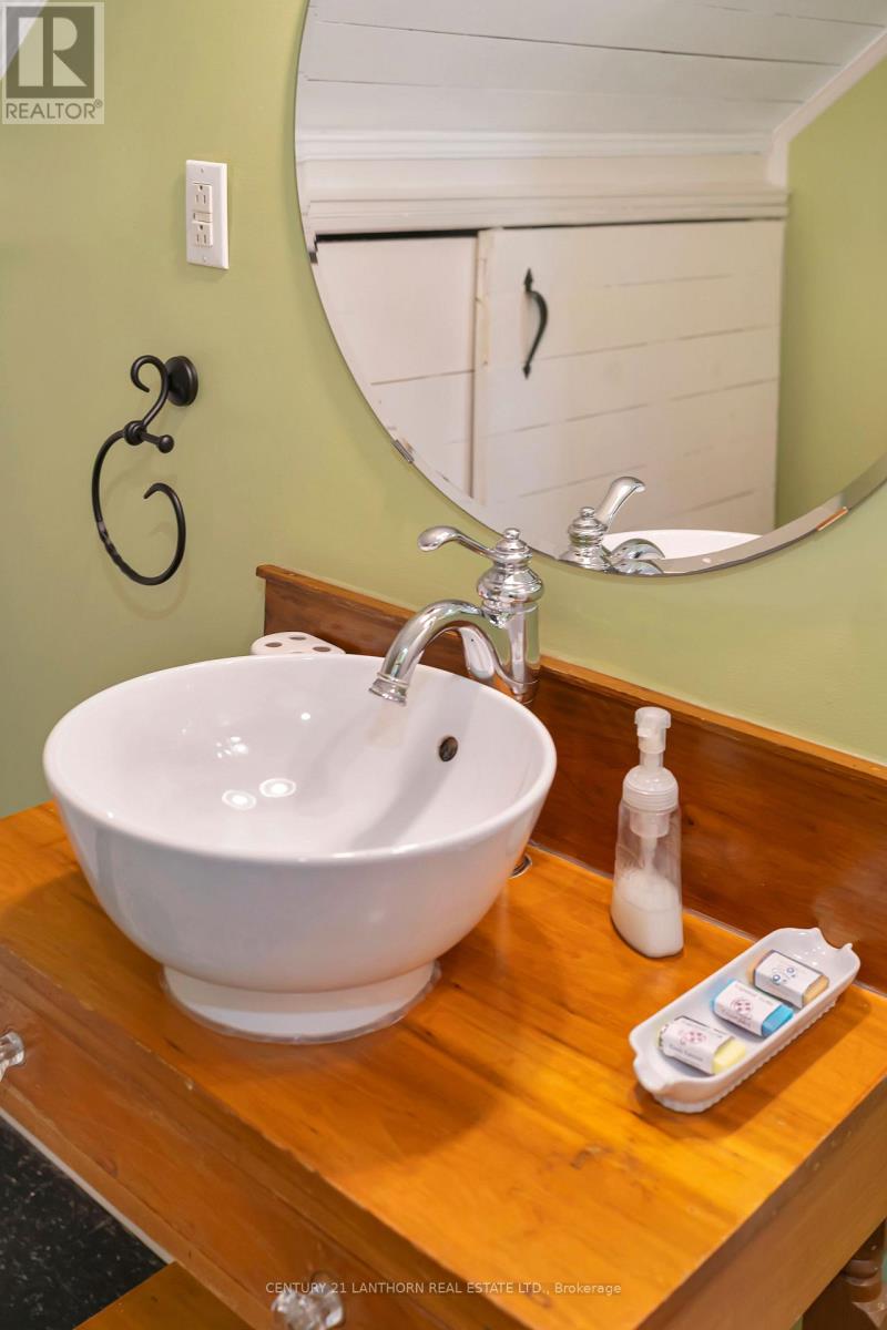 56 Mary Street, Prince Edward County, Ontario  K0K 2T0 - Photo 39 - X12410982