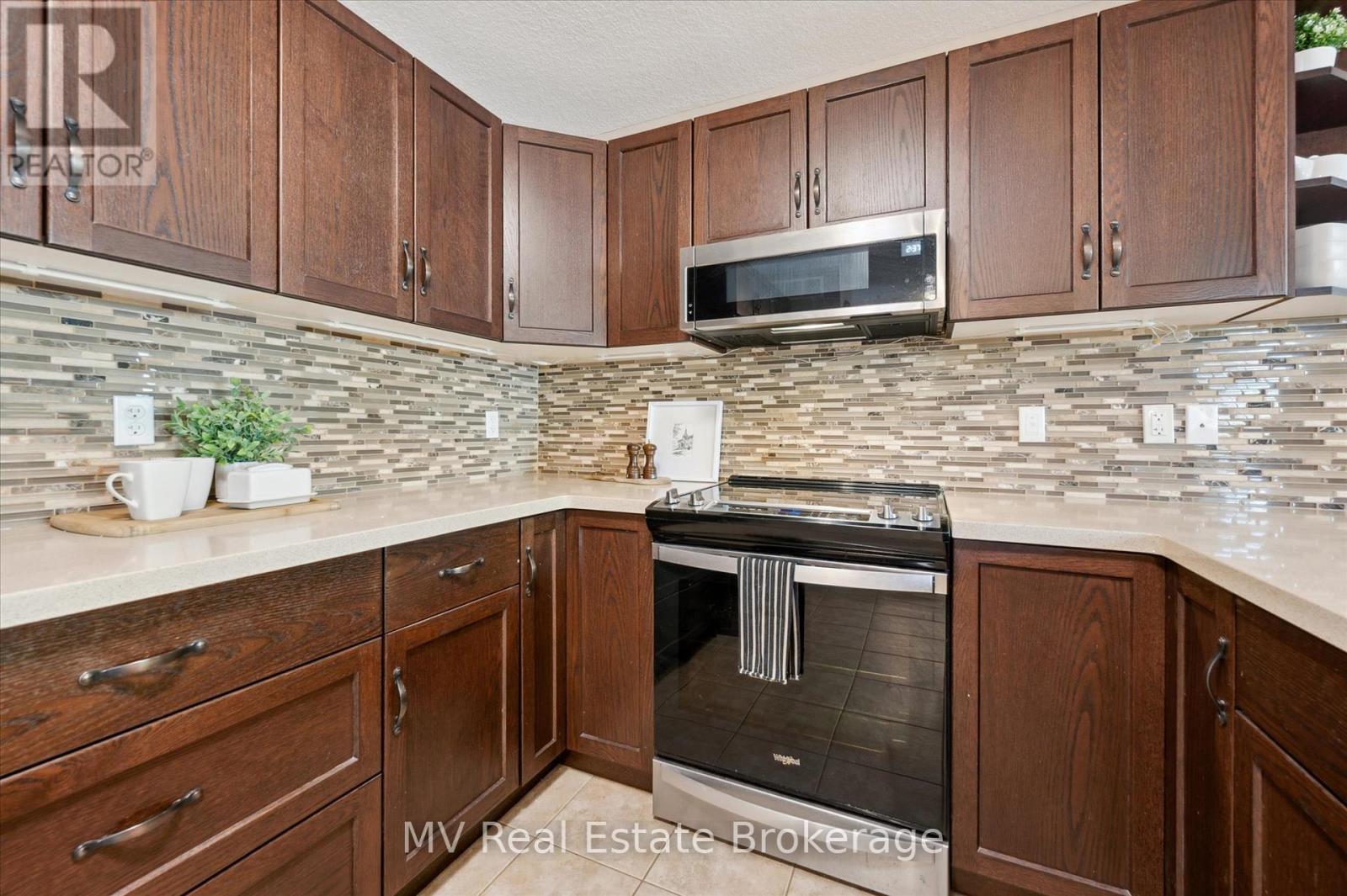 71 Healey Street, Centre Wellington, Ontario  N0B 1S0 - Photo 10 - X12410980
