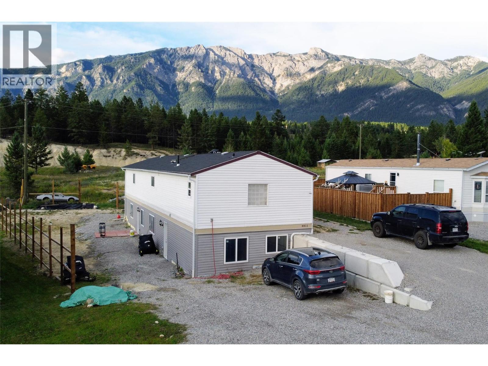 4811 CRESCENTWOOD Drive, Edgewater, British Columbia