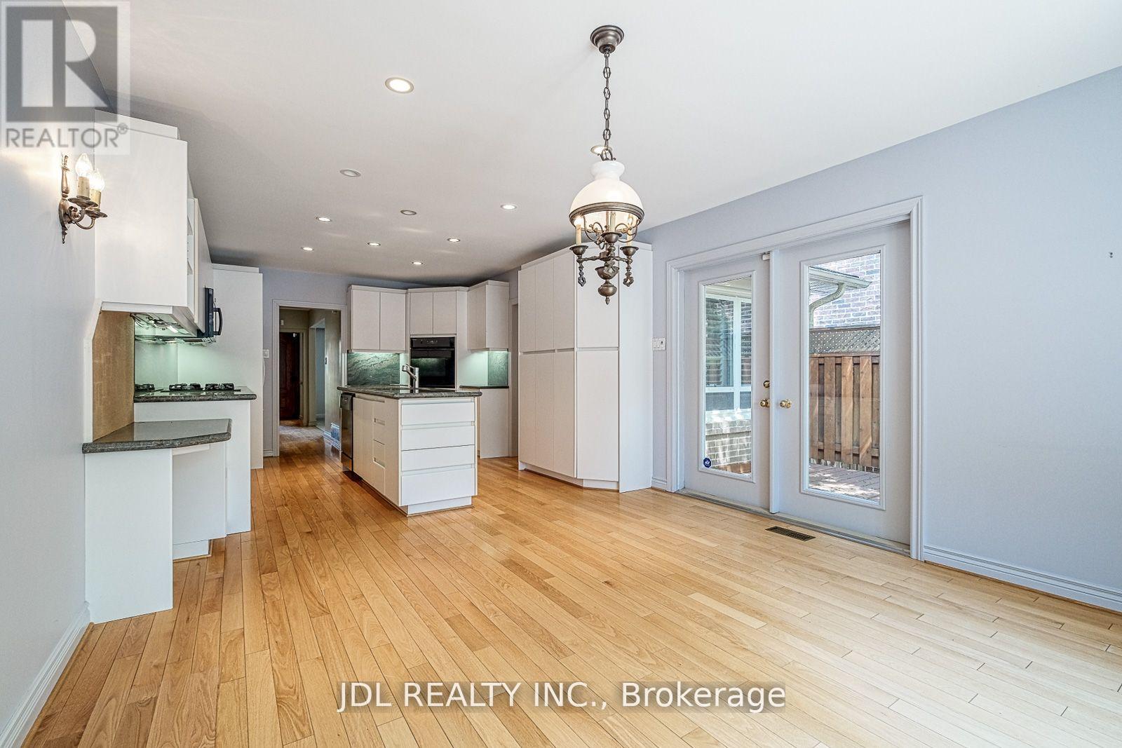 87 Munro Boulevard, Toronto, Ontario  M2P 1C5 - Photo 11 - C12410963