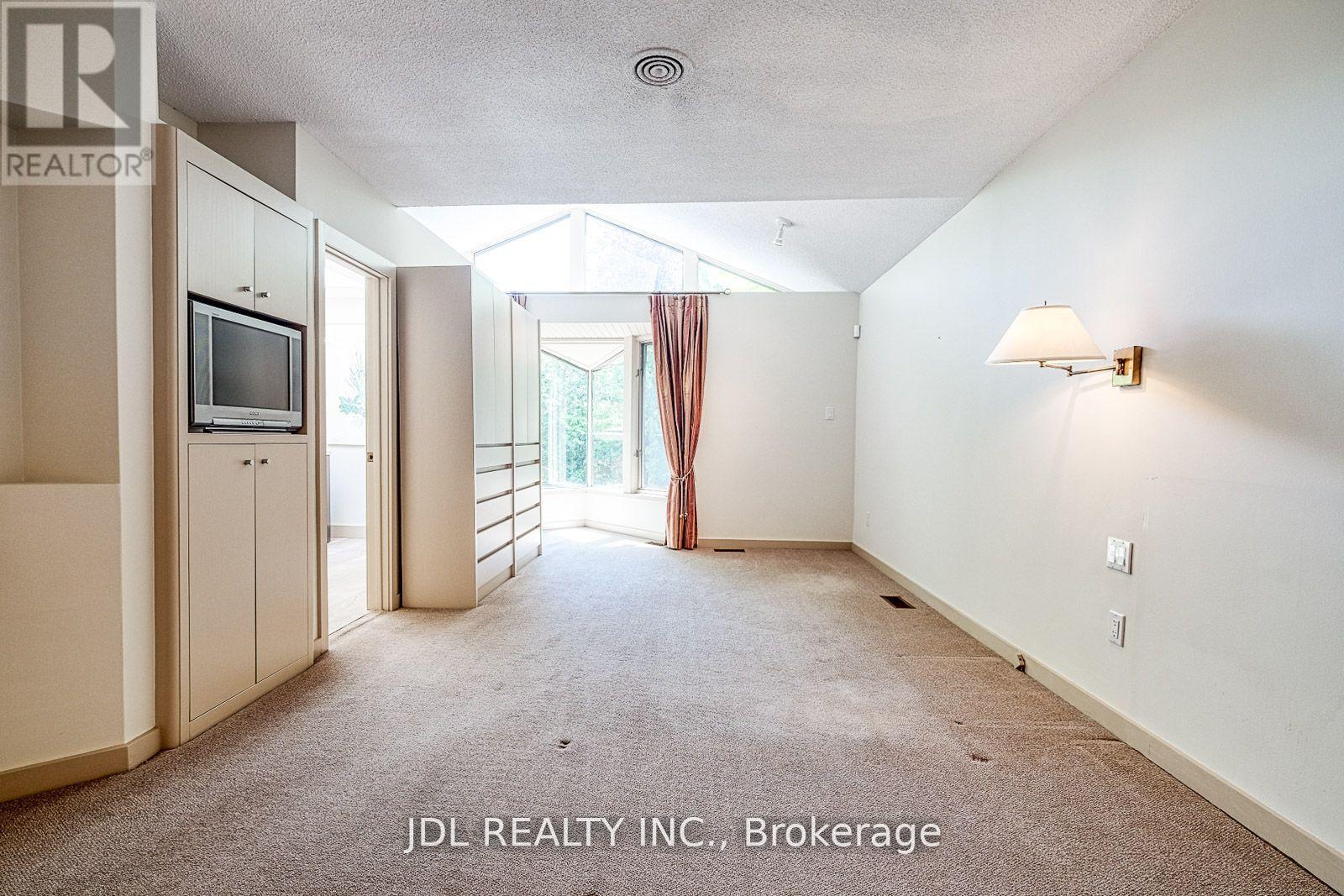 87 Munro Boulevard, Toronto, Ontario  M2P 1C5 - Photo 19 - C12410963