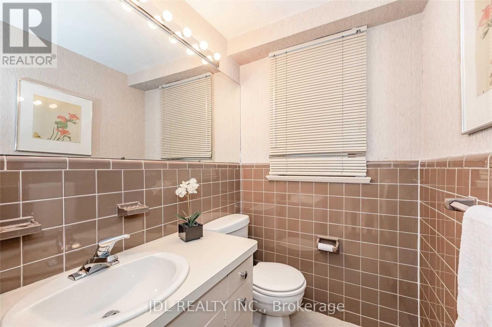 87 Munro Boulevard, Toronto, Ontario  M2P 1C5 - Photo 22 - C12410963
