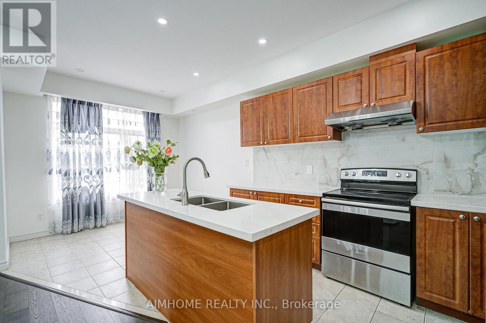 22 - 50 Greensborough Villag Circle, Markham, Ontario  L6E 0C7 - Photo 20 - N12410988