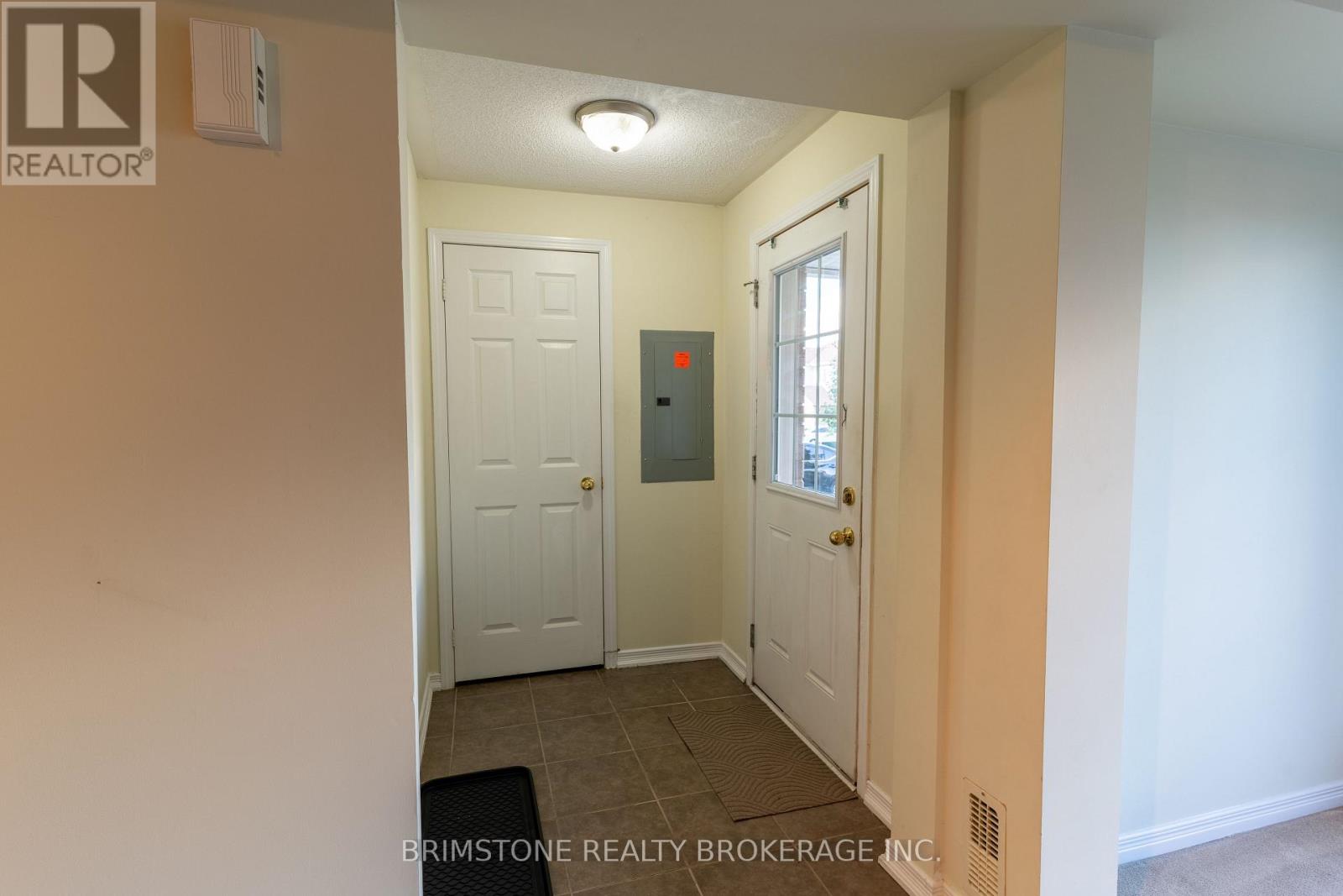 #33 / #34 - 175 Stanley Street, Barrie, Ontario  L4M 0G2 - Photo 4 - S12410970