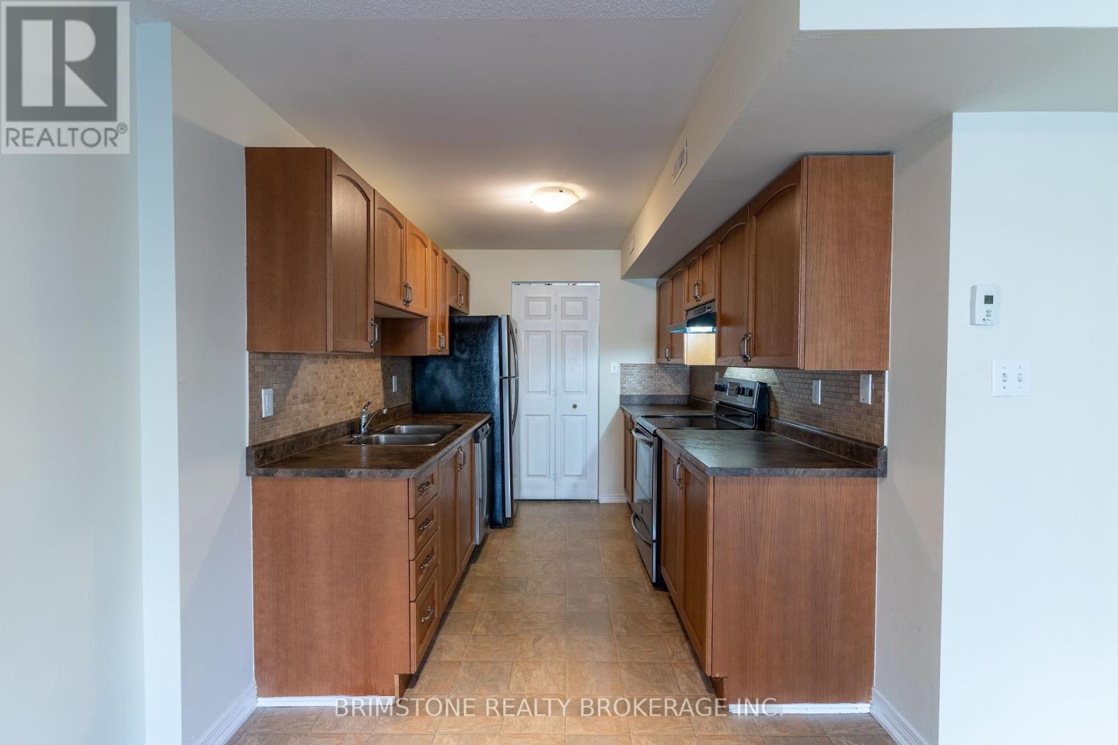#33 / #34 - 175 Stanley Street, Barrie, Ontario  L4M 0G2 - Photo 7 - S12410970
