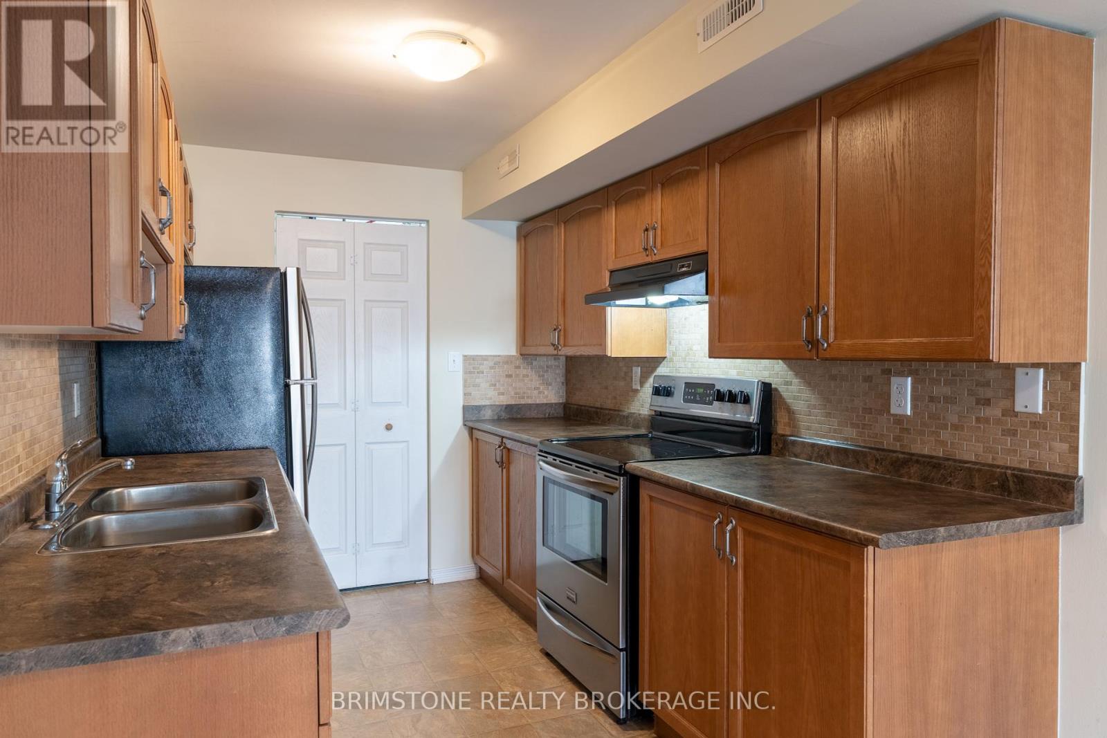#33 / #34 - 175 Stanley Street, Barrie, Ontario  L4M 0G2 - Photo 8 - S12410970