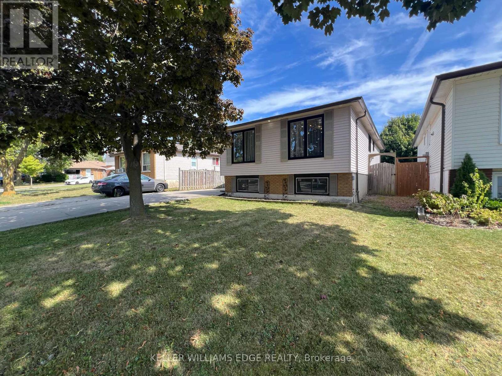 228 LAWNHURST COURT, Hamilton, Ontario