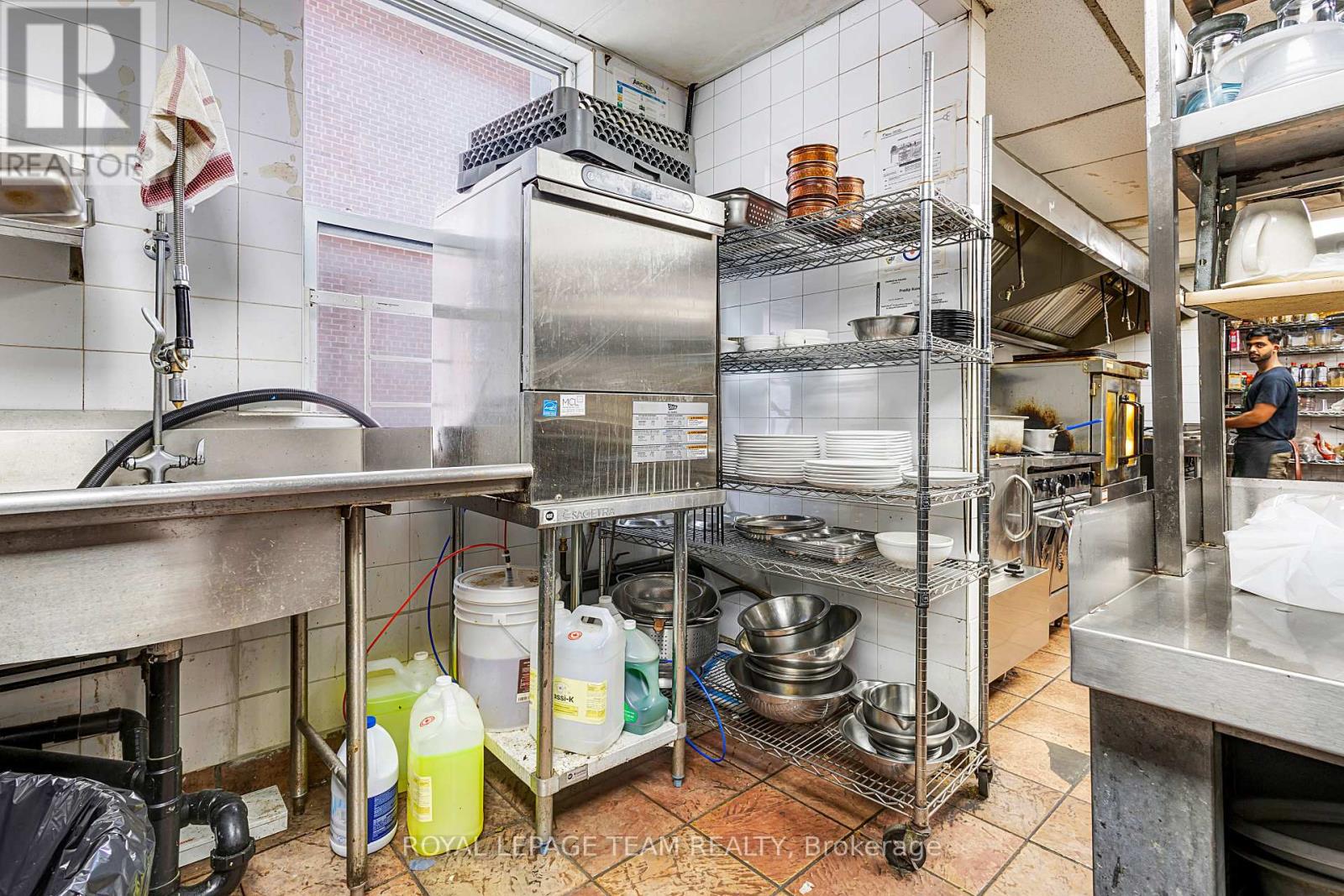 1766 Carling Avenue, Ottawa, Ontario  K2A 1E1 - Photo 15 - X12411009