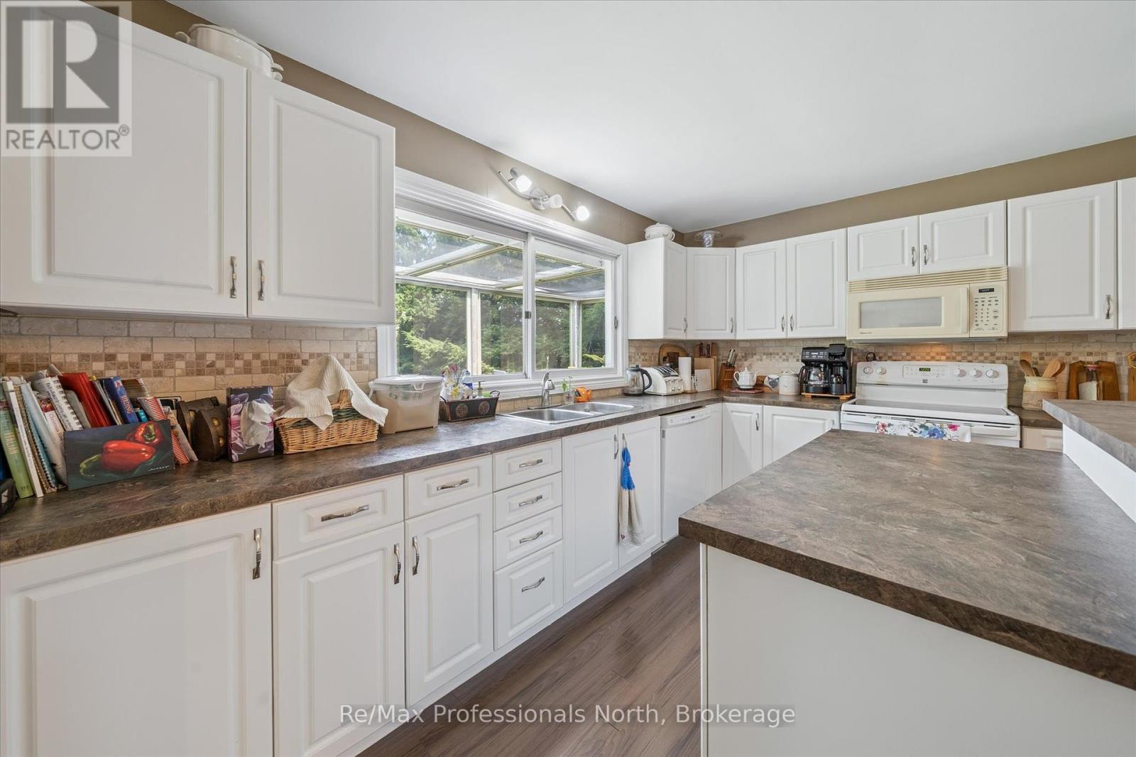 1042 River Haven Road, Bracebridge, Ontario  P1L 1X1 - Photo 16 - X12331846