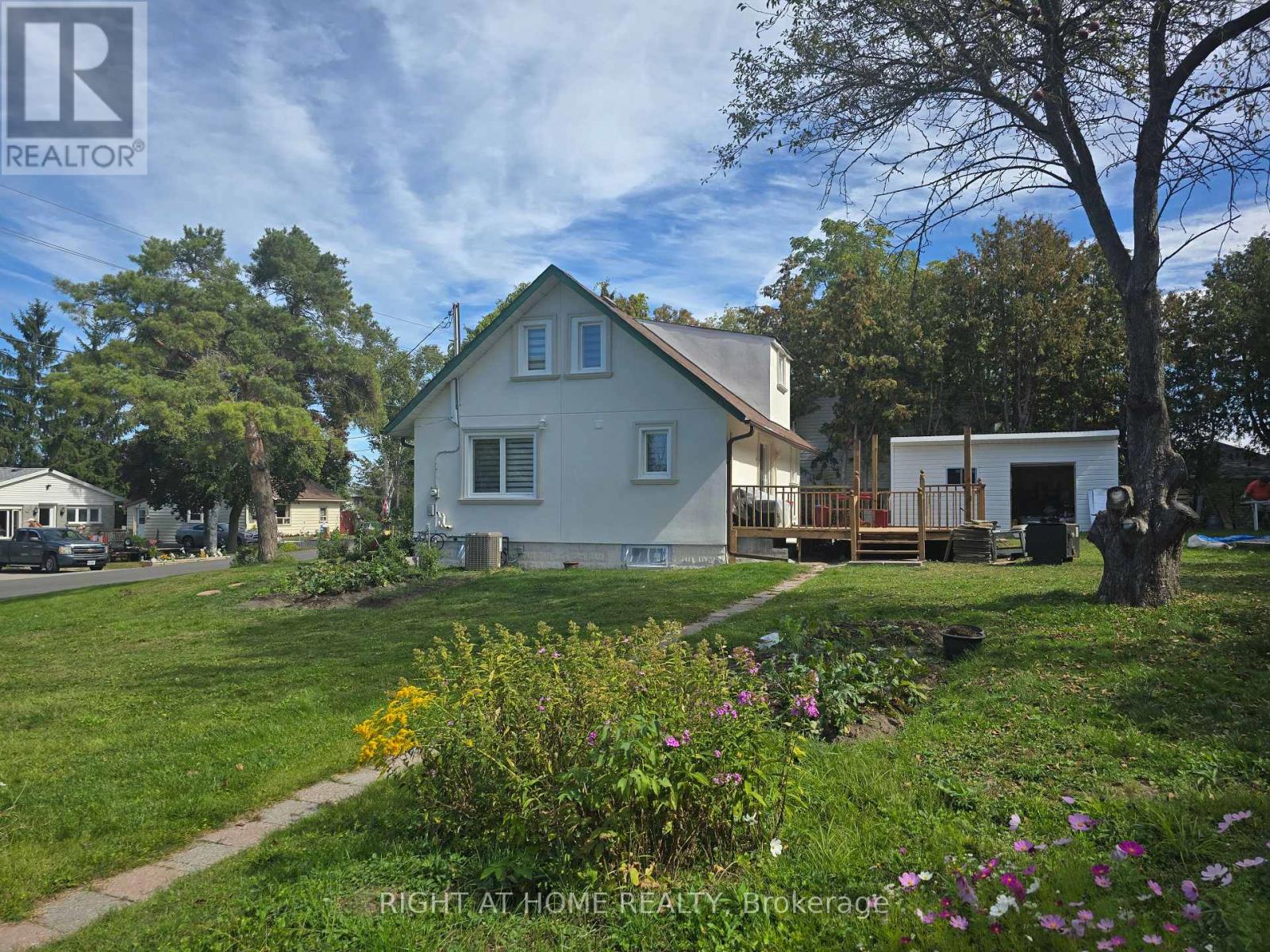209 Pine Beach Drive, Georgina (Keswick South), Ontario  L4P 2V6 - Photo 2 - N12410981