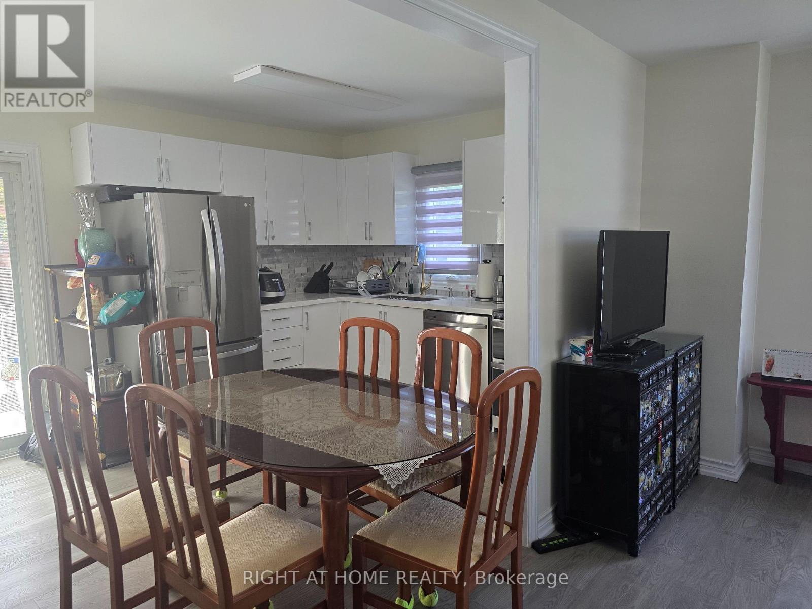 209 Pine Beach Drive, Georgina (Keswick South), Ontario  L4P 2V6 - Photo 3 - N12410981