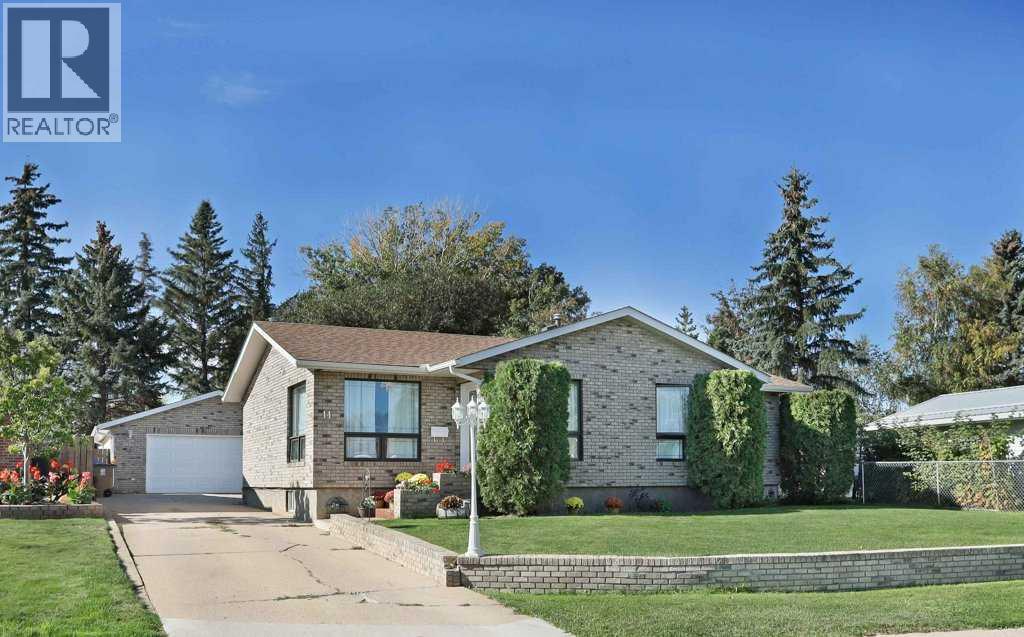 Property at 11 Lakeview Crescent E image 1